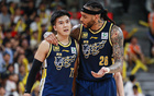 季后賽八強揭曉，廣東男籃勝上海，杜鋒激動。