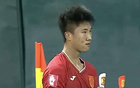 廣州隊舊將張志雄進(jìn)球后展廣州、銅梁龍隊徽，情義雙全。